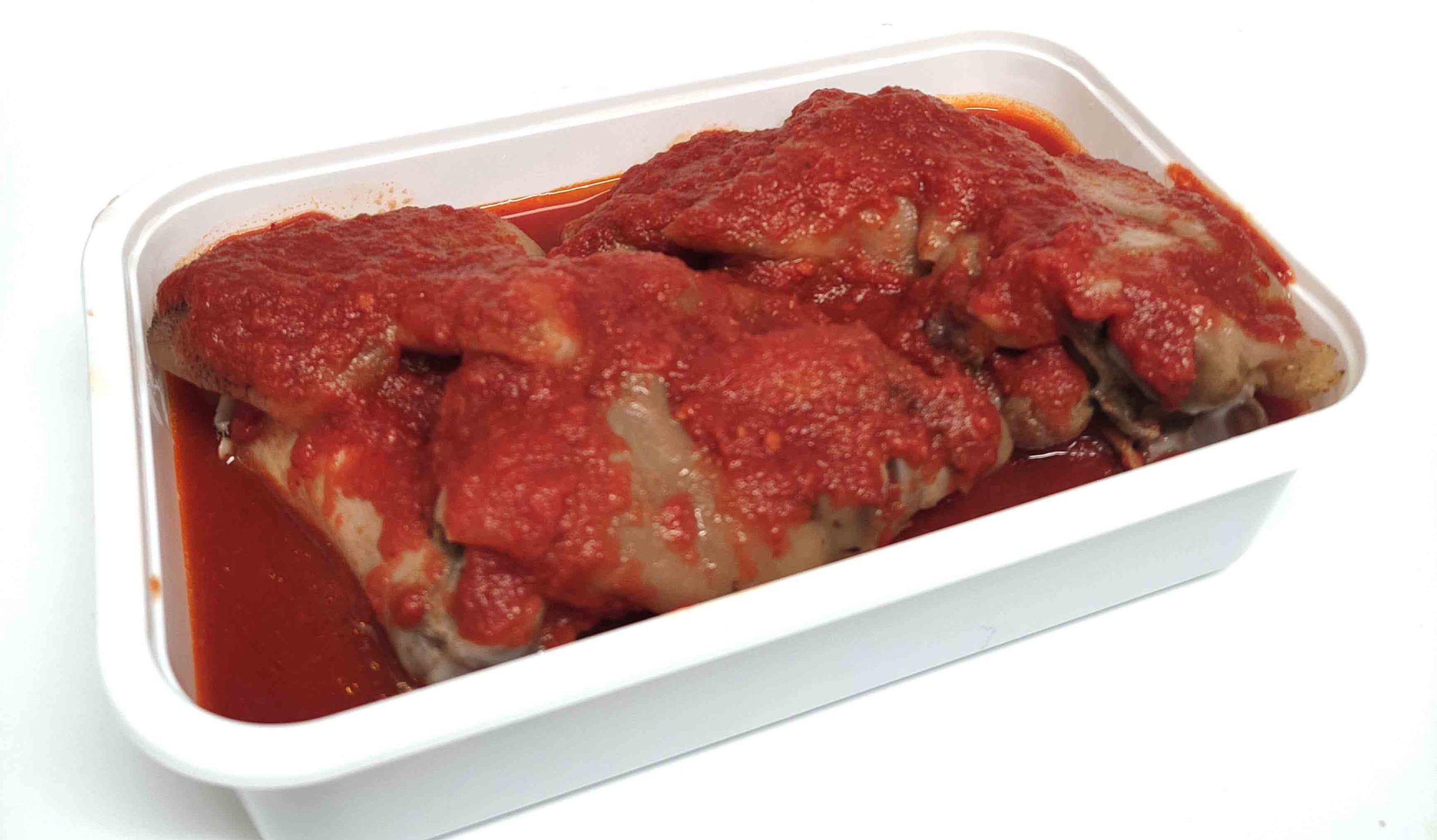 raciones de patas de cerdo con salsa vizcaina en bilbao