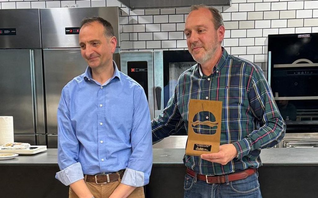 Ganadores a la Mejor Hamburguesa Clásica de Bizkaia en el II. Concurso de hamburguesas de autor. (2)