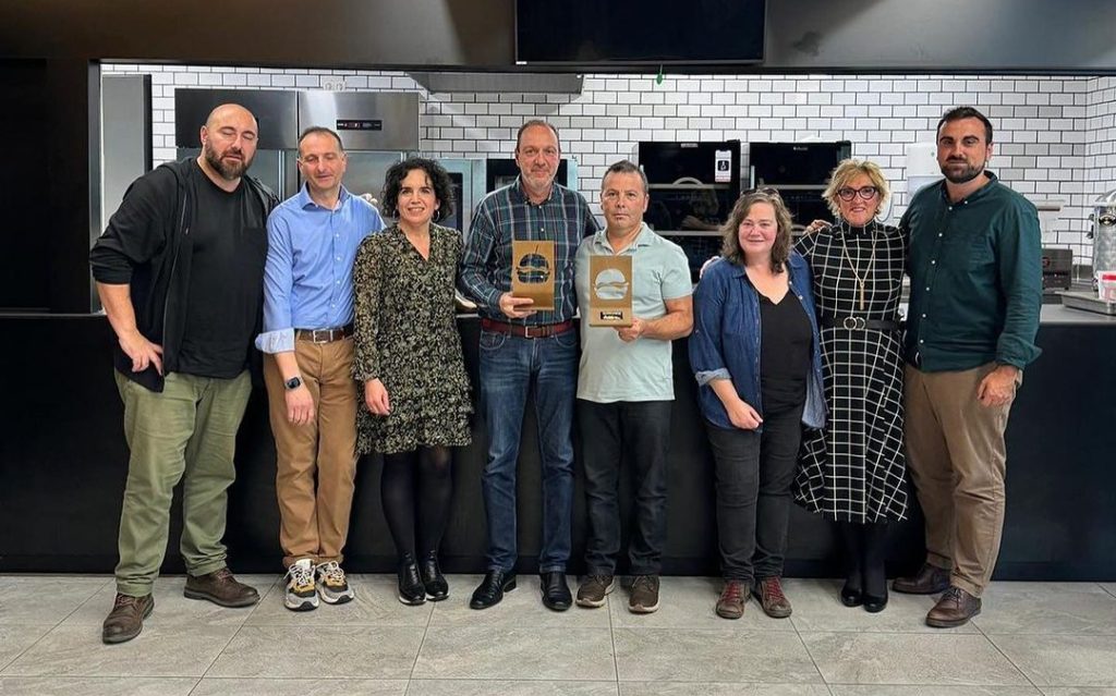 Ganadores a la Mejor Hamburguesa Clásica de Bizkaia en el II. Concurso de hamburguesas de autor. (3)